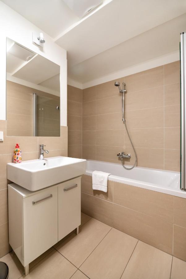 Quiet And Cozy Apartment Next To Mariahilfer Strasse And Naschmarkt With Ac, Minimum 30 Nights Vienna Exterior photo